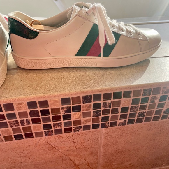 Perfect condition. Gucci 7 so US 7.5. I’m a US 8. Runs big. Fit me fine. - Picture 6 of 7